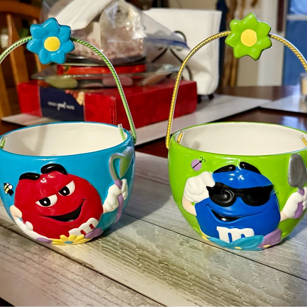 M&M's Fun Character Bowls - Red and Blue